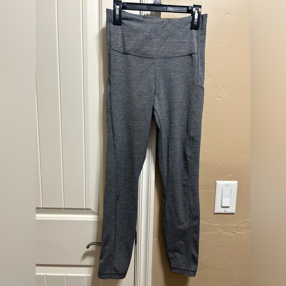 Womrn’s XS Athleta grey leggings